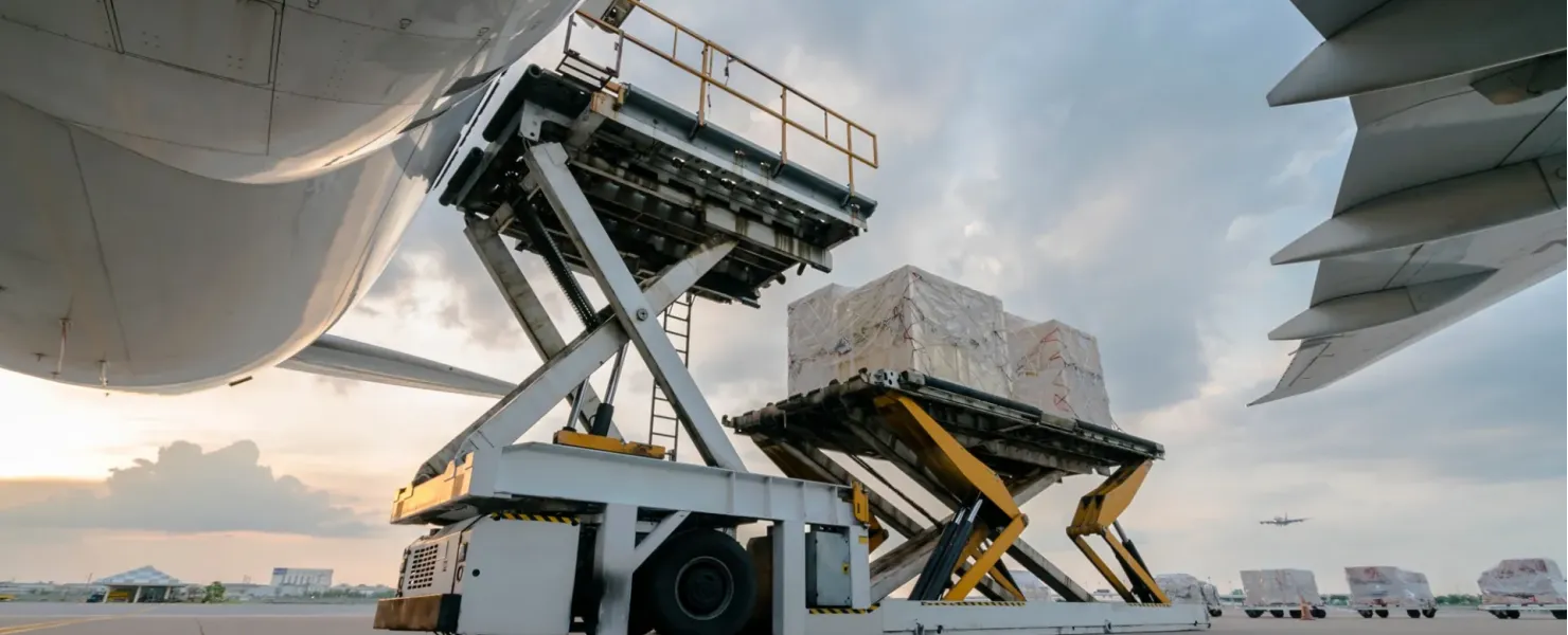 Ship air freight with real time tracking